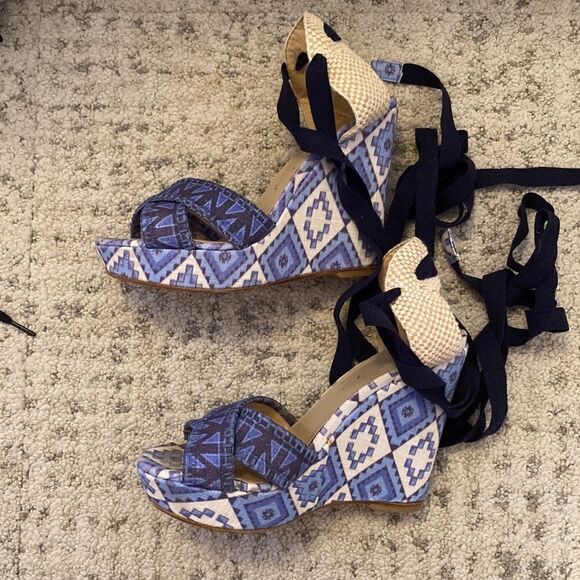 💙 Theodora Callum Biarritz Holiday Wedges in Blue and White - Picture 7 of 9